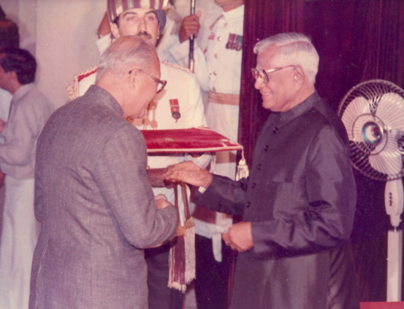 Dr-Antia-receiving-the-prestigious-Padma-Shri
